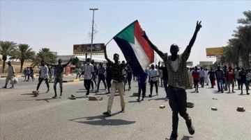 Sudan'da OHAL'i reddeden erk ortağı, halkı sınırsız çıplak itaatsizliğe çağırdı