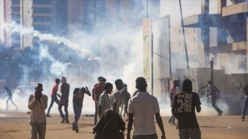 Sudan’da protestoculara delik yaşartıcı gazla karışma edildi