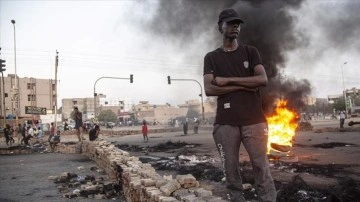 Sudan'da taharri memuru polis idare yanlılarının gösterileri zımnında Hartum Havalimanı kapatıldı