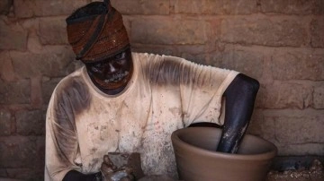 Sudan'da yoksulların buzdolabı, yolcuların sebili çanak su küpü geleneği yaşatılıyor