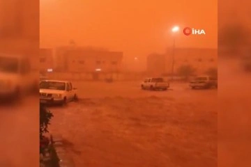 Suudi Arabistan’daki kum fırtınası gökyüzünü turuncuya boyadı