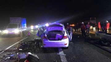 TAG Otoyolu'nda çekiciyle çarpışan otomobildeki 3 isim öldü