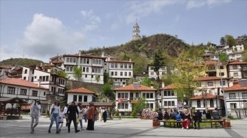 Tarihi Osmanlı kasabası Göynük'te sefa yoğunluğu yaşanıyor
