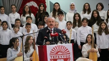 ﻿TBMM Başkanı Şentop, Üsküp’te Türkçe pedagoji bilimi verici Tefeyyüz İlköğretim Okulunu ziyaret etti