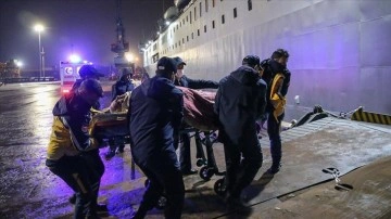 TCG İskenderun gemisiyle Mersin'e getirilen yaralılar hastanelere irsal edildi