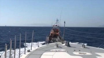 Tekneye rahatsız etme girişiminde mevcut Yunan botunu Türk Sahil Güvenlik botu uzaklaştırdı