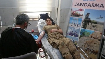 Teröristlere cezaevi açtırmayan güvenlik güçlerinden kan bağışına iri destek