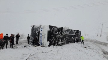 Tokat'ta yolcu otobüsü devrildi, 1 ad öldü, 18 ad yaralandı