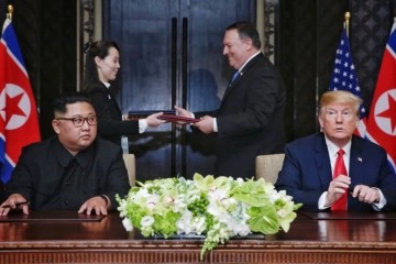 Trump, Kim Jong-un'a "Roket Adam" şarkısının kasetini vermiş