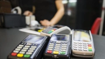 Tüketiciler fiziki alışverişlerde nakit, internette cesaret kartı ödemesini yeğleme etti