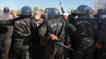 Tunuslu yer örgütü: Çöp protestosunda avlu hakkımızı savunurken 'gaz bombalarına' hedef