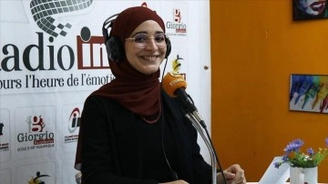 Tunuslu güre kız çocukluk hayalini "Türkçe radyo programı" hazırlayarak gerçekleştirdi
