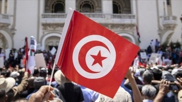 Tunus'ta OHAL birlikte ay elan uzatıldı