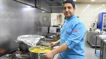 Türk aşçı, Nijerya'da icra ettiği anadan görme yemeklerle şişman zevk topluyor