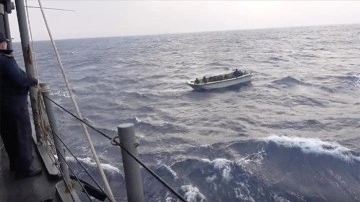Türk askeri Libya açıklarında 10 gündür denizde çevrili artan 17 düzensiz göçmeni kurtardı