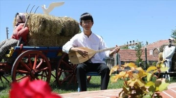 Türk el müziği aşığı Japon, hem putrel çalıyor hem ırlamak söylüyor