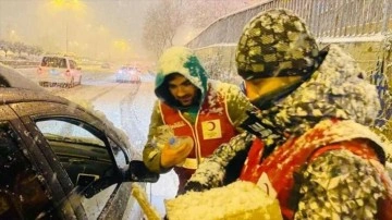Türk Kızılay, İstanbul'da kar yağışı dolayısıyla muhat kalanlara iane ulaştırdı