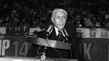 Türk siyasetinin mülevven adı Osman Bölükbaşı'nın vefatının 20. yılı