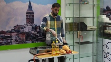 Türk darülfünun öğrencileri Mısırlılara "Türkiye'ye ilgilendiren lezzetleri" sevdiriyor