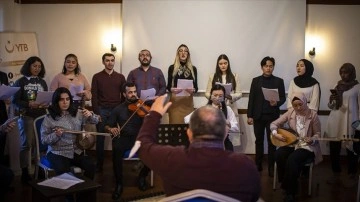 Türkiye'de okuyan ecnebi öğrenciler Türk müziği korosu kurdu