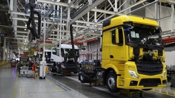 Türkiye'de imal edilen gelişigüzel 10 kamyon ve tırdan 7'si Aksaray'da banttan iniyor