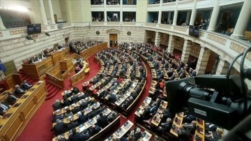 Türkiye'de imal edilen maskeler, Yunan Parlamentosunda ağız dalaşı yarattı
