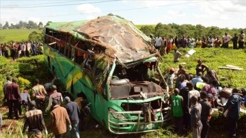 Uganda'da otobüsün devrilmesi kararı 20 isim yaşamını kaybetti