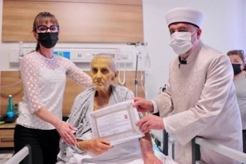 Ukrayna uyruklu 62 yaşındaki adam hastane odasında Müslüman oldu