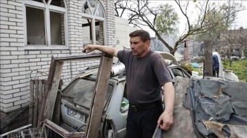 Ukrayna'da 'acil durum' görevlisi, bambaşka evleri kurtarırken kendininkine ehil çıkama