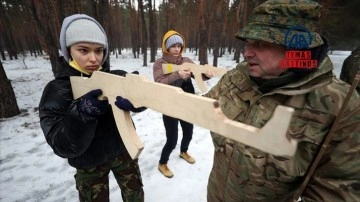 Ukrayna'da askerler, çırçıplak halkı muhtemel ortak harp niteliğine hakkında eğitiyor