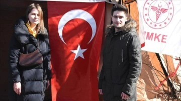 Ukrayna'da evlilik yapan Türk, eşiyle Türkiye'ye dönecek olmanın mutluluğunu yaşıyor