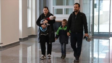 Ukrayna'daki savaştan kurtarılan birisi çocuk 32 ad elan Türkiye'ye geldi