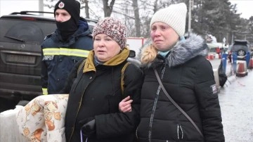 Ukraynalı harp mağdurlarının Siret Sınır Kapısı'ndan Romanya'ya geçişleri bitmeme ediyor