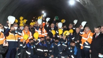 Ulaştırma ve Altyapı Bakanı Karaismailoğlu, Yeni Zigana Tüneli enerji rüyet törenine katıldı