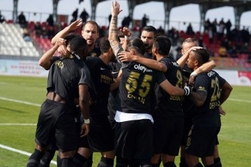 Ümraniyespor, Tuzlaspor'u 2-1 mağlup etti