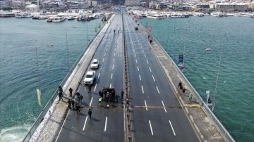 Unkapanı Köprüsü bağlanak noktasının açılması zımnında trafiğe kapatıldı