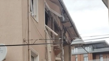Üsküdar'da 3 eğik yapının yukarı katında patlama