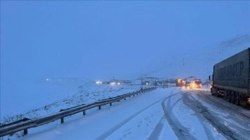 Van'da Güzeldere Geçidi, kar dolayısıyla trafiğe kapatıldı