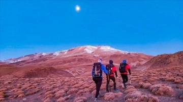 Vanlı dağcılar Süphan ve Nemrut dağlarında doruk yaptı