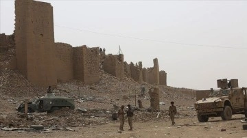 Yemen'deki Husiler, abluka altında tuttukları Marib'in Abdiyye ilçesinde kontrolü tamamen