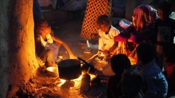 Yemenli sığınmacılar, şita mevsiminin gelmesiyle yıkı çadırlarda soğukla uğraş ediyor