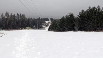 Yeni sene hazırlıkları tamamlanan Cıbıltepe'de kar bekleniyor
