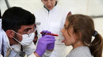 "Yeryüzü Doktorları" Adıyaman'da depremzedelere iflah dağıtıyor