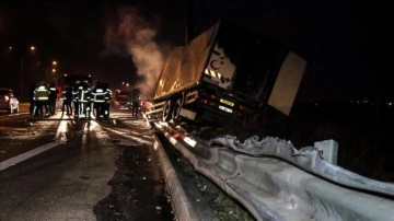 Yönlendirme direğine çarpıp yanan kamyondaki 2 isim öldü, 2 isim ağırbaşlı yaralandı