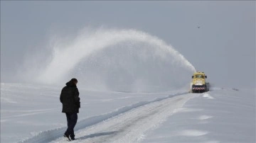 Yozgat'ta kar yağışı zımnında kapanan 120 köy yolu ulaşıma açıldı