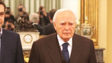 Yunanistan eski Cumhurbaşkanı Karolos Papulyas hayatını yitirdi