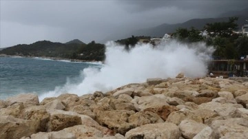 Yurdun şarki kesimlerinde çığ, Batı Akdeniz'de fırtına uyarısı