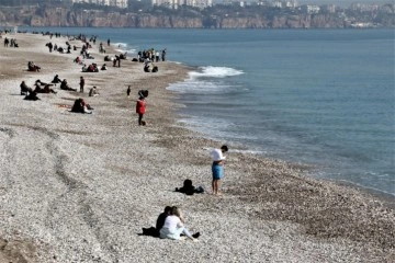 Yurt genelinde soğuk hava etkili olurken, Antalya’da bahir keyfi