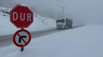 Zonguldak-İstanbul kara yolu kar dolayısıyla derinliğine anahtar geçişlerine kapatıldı